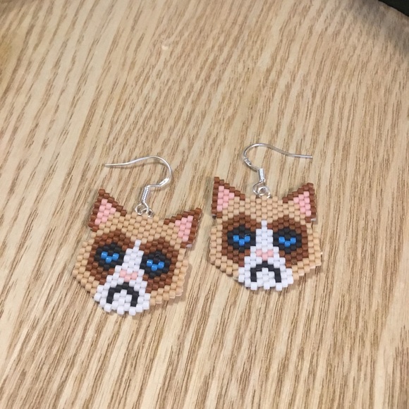 Hand Crafted Grumpy Cat Brick Stitch Beaded Earrings - Picture 5 of 10